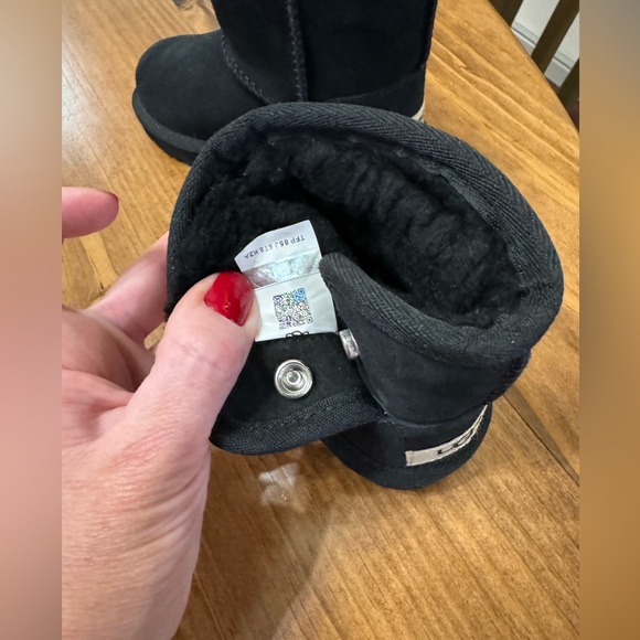 UGG Jona Boot Size 9 Black - toddler NWOT never worn - Picture 5 of 8